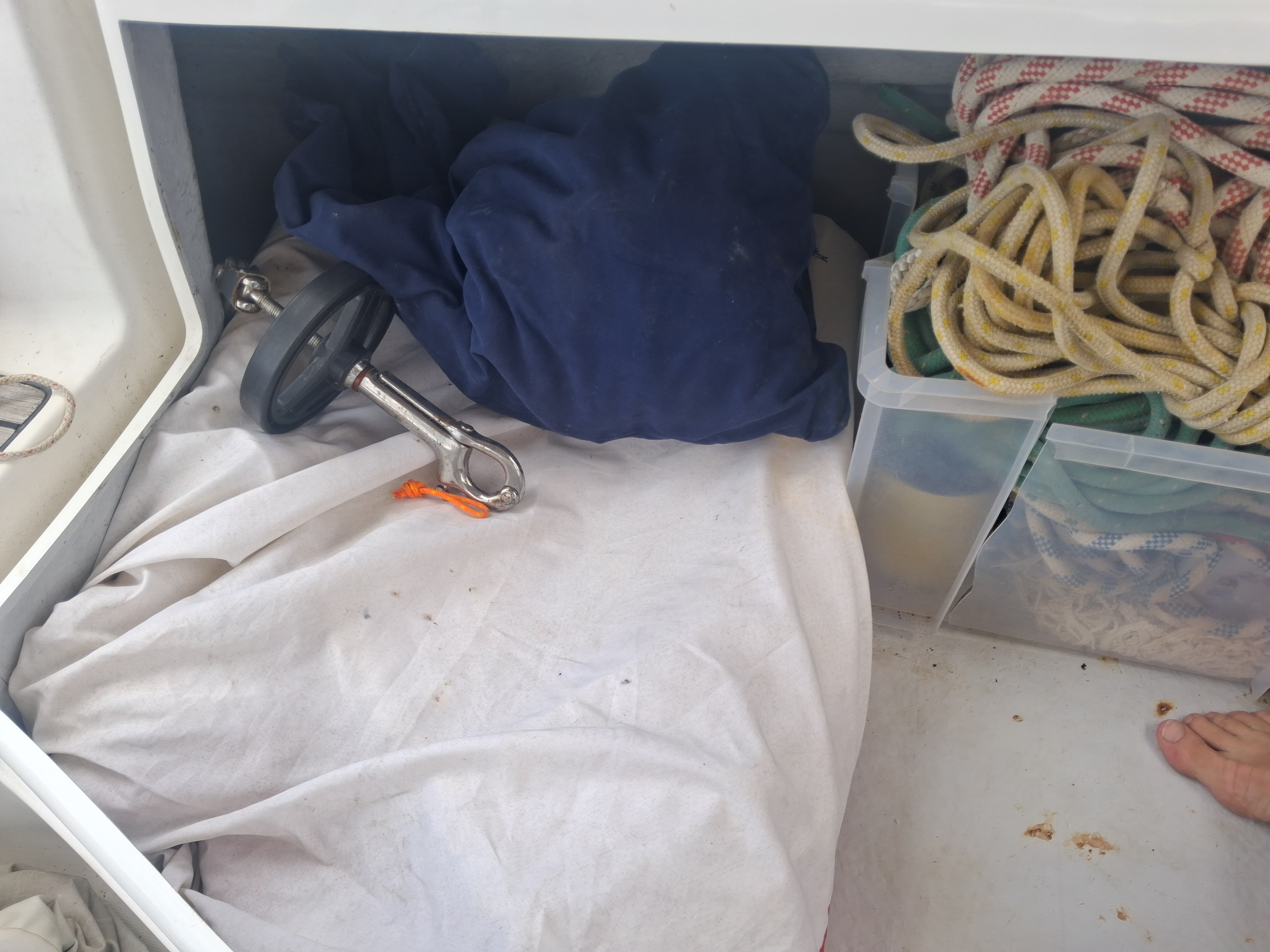 Coffre de rangement arrière bâbord